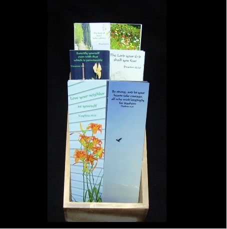 100 Bookmarks with 3-Tier Stand 100 Bookmarks with 3-Tier Stand